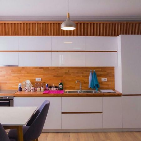 Modern Furnished Apartment With View Tirana Esterno foto