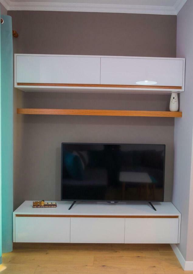 Modern Furnished Apartment With View Tirana Esterno foto